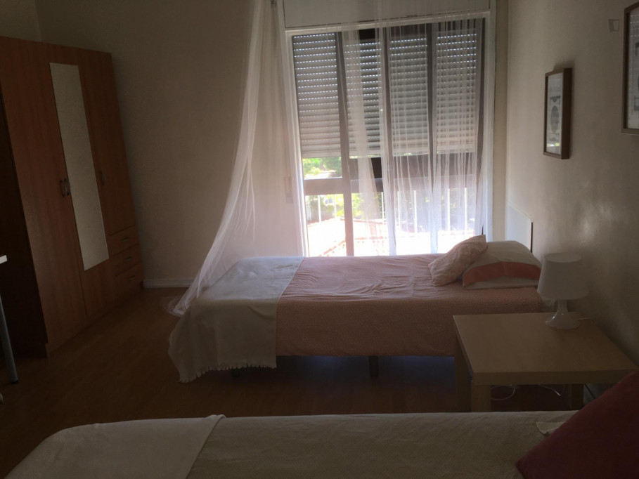 Double bedroom near Catholic University Porto