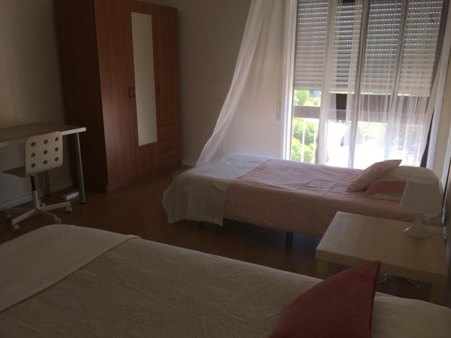 Double bedroom near Catholic University Porto