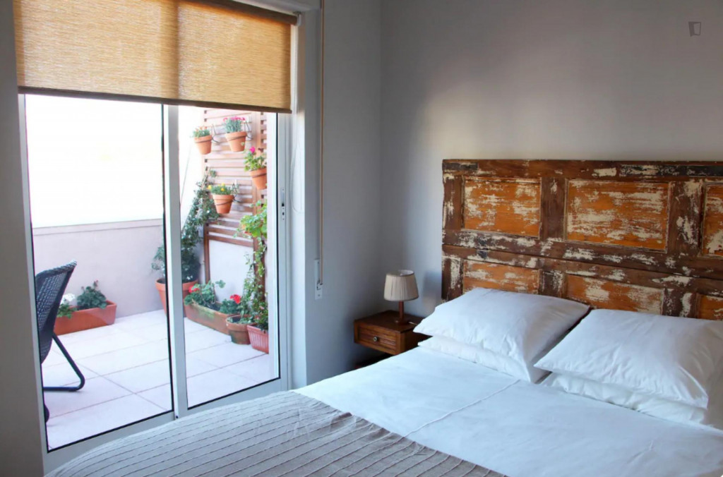 Charming 1 bedroom apartment with a balcony close to Faculdade de Direito