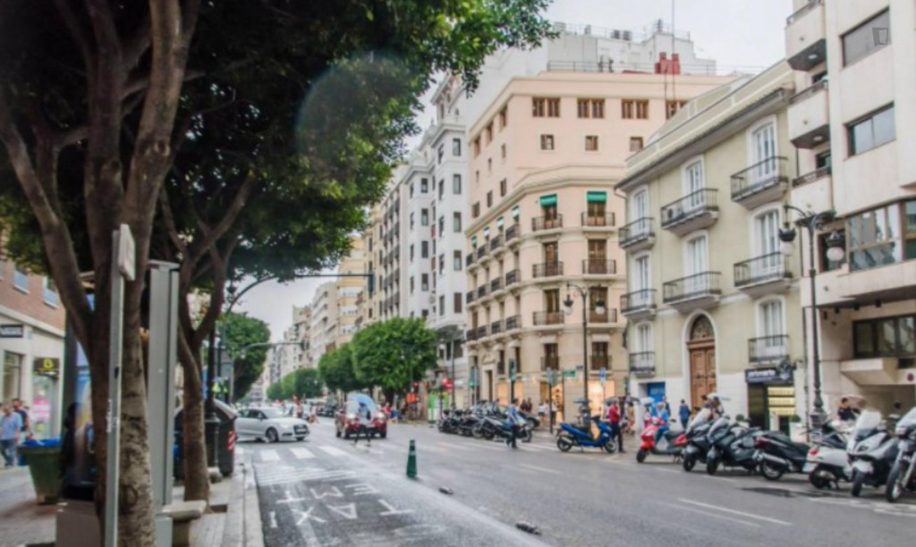 Very neat double bedroom near the Colón metro