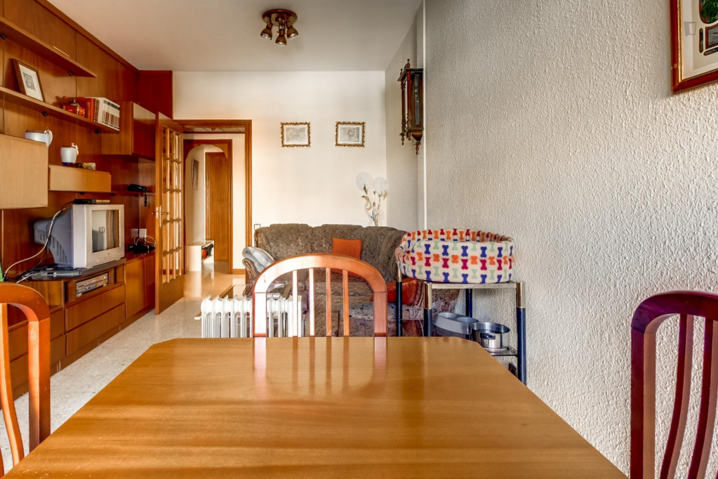 Homely single bedroom near the Santa Eulália metro