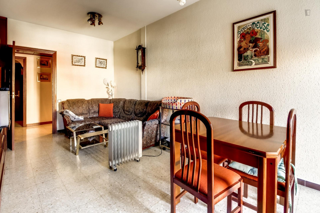 Homely single bedroom near the Santa Eulália metro