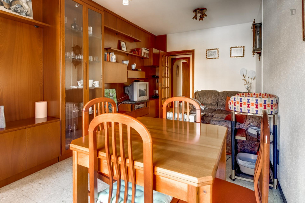 Homely single bedroom near the Santa Eulália metro