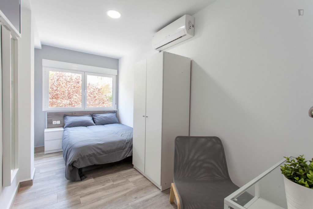 Double bedroom with A/C in Blasco Ibañez