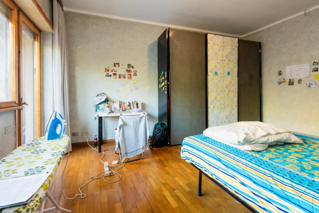 Double bedroom in Quartiere X Ostiense