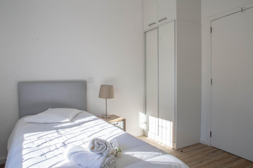 Very nice and bright single ensuite bedroom in student popular Paranhos (Porto)