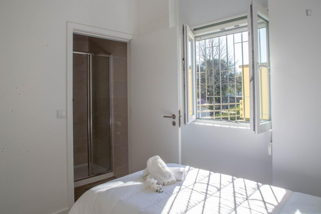 Very nice and bright single ensuite bedroom in student popular Paranhos (Porto)