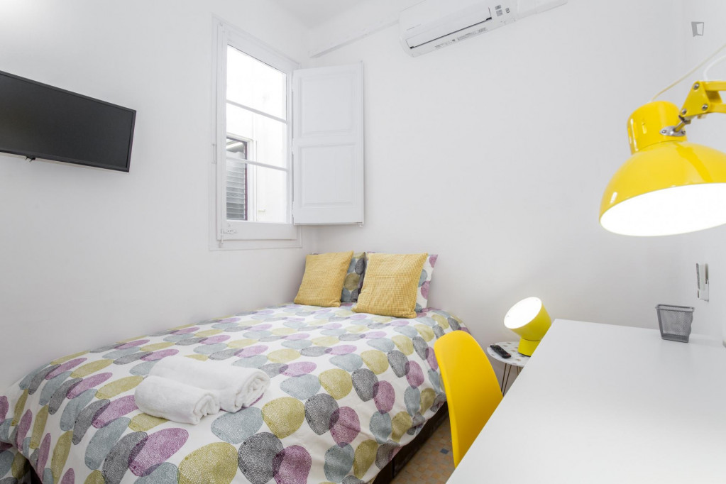 Sublime double bedroom close to the popular Plaça de Espanya