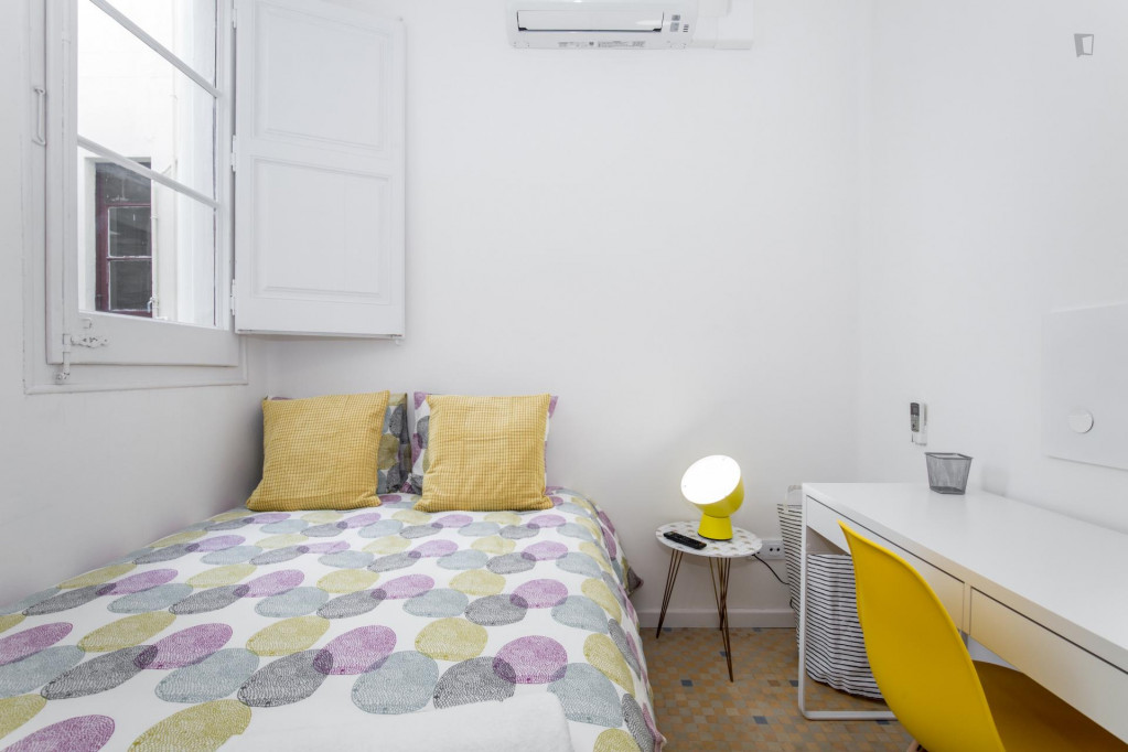 Sublime double bedroom close to the popular Plaça de Espanya