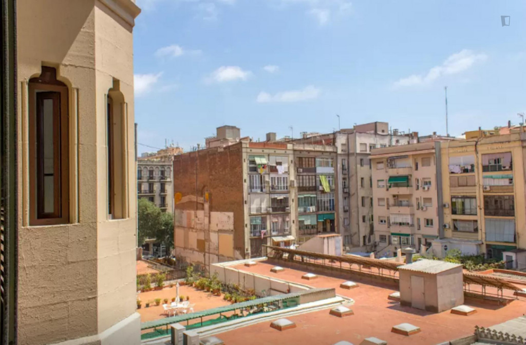 Comfortable double bedroom in the trendy Dreta l'Eixample neighbourhood