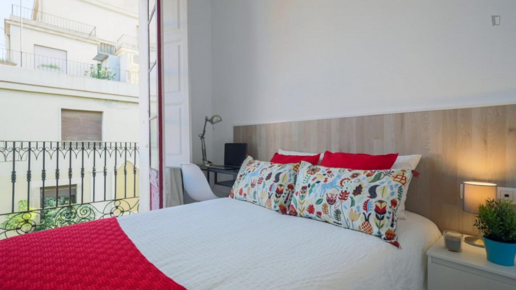 Nice Double Ensuite Bedroom in a 6-bedroom apartment near Diagonal Metro