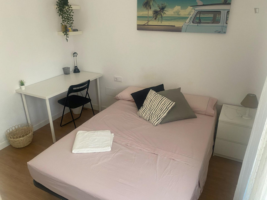 Double bedroom in 4-bedroom apartment Barcelona Sants