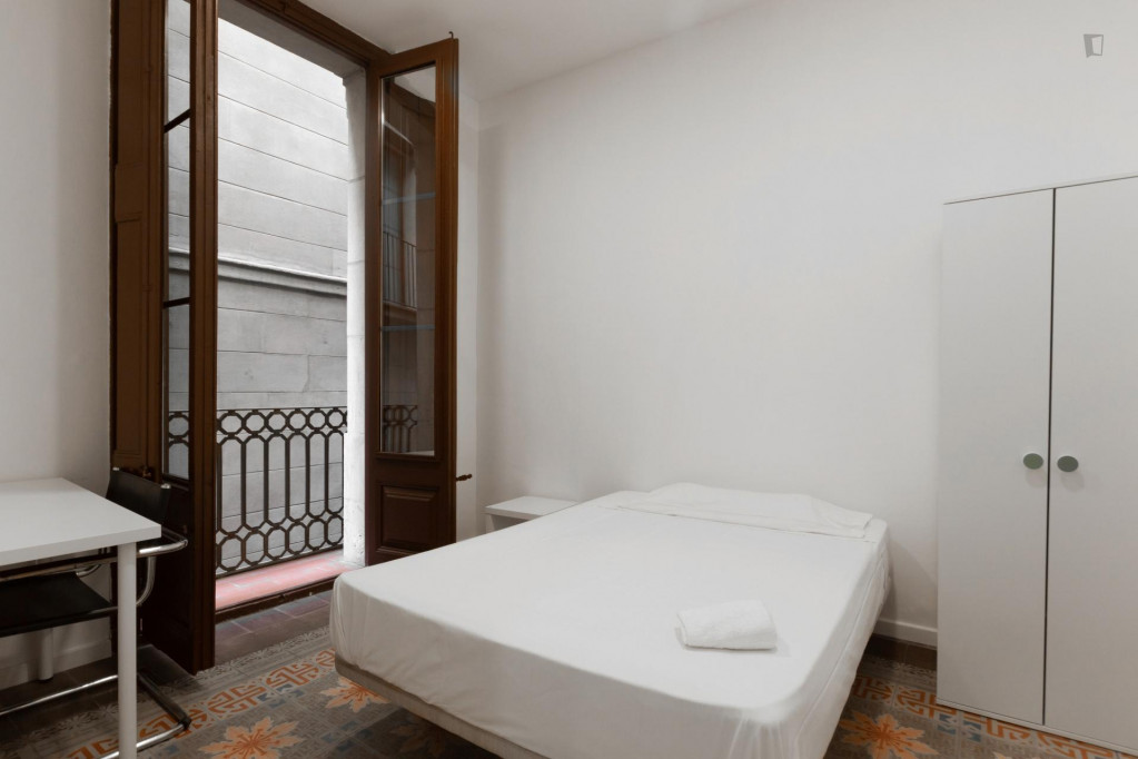 Spacious bedroom in Barrio gótico