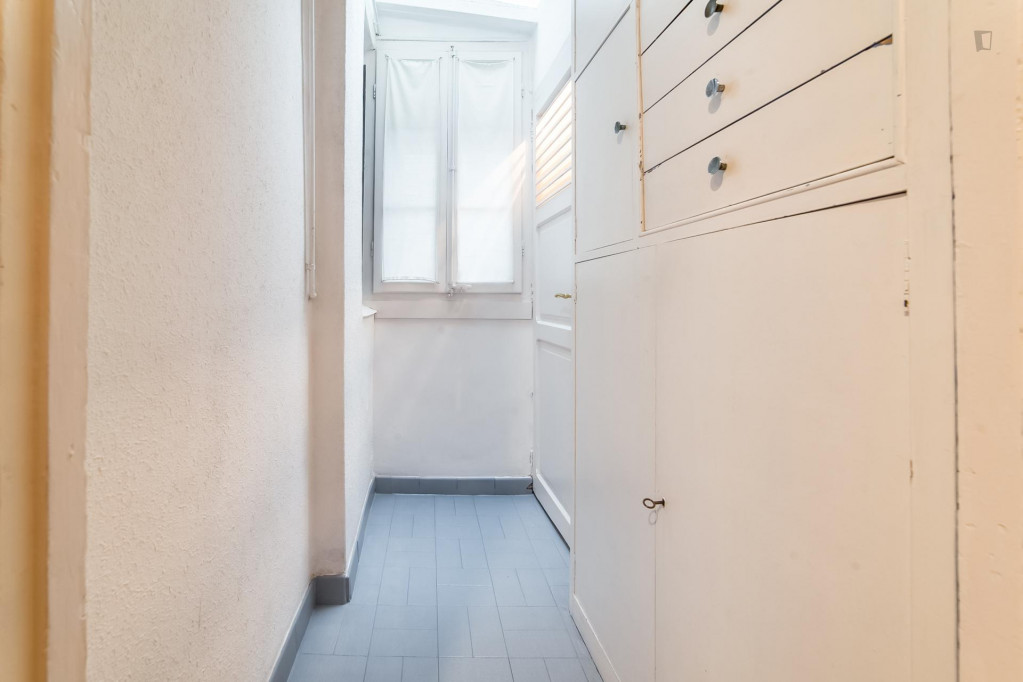 Bright single bedroom close to Clot metro station