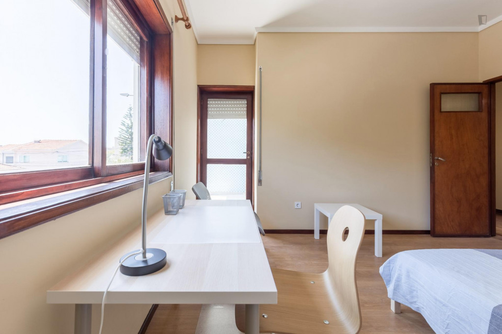 Single bedroom, with balcony, not far from ISEP - Instituto Superior de Engenharia do Porto