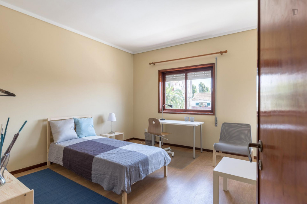 Single bedroom, with balcony, not far from ISEP - Instituto Superior de Engenharia do Porto