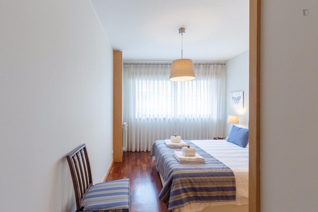 intriguing 1-bedroom apartment next to Sete Bicas metro station