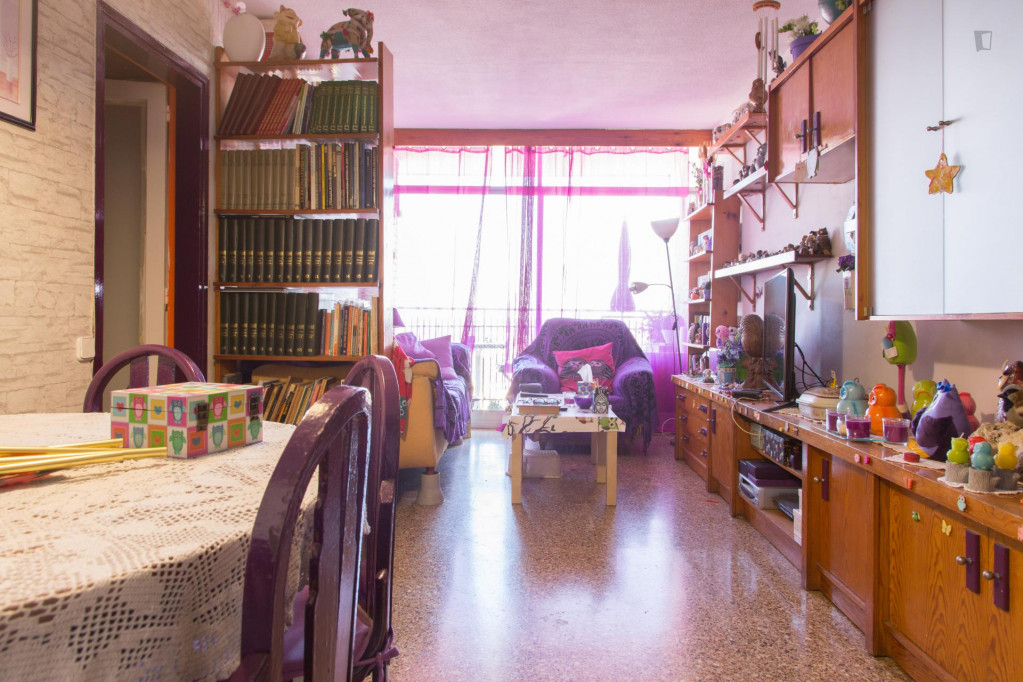 Nice single bedroom in a 4-bedroom flat, in Sant Andreu