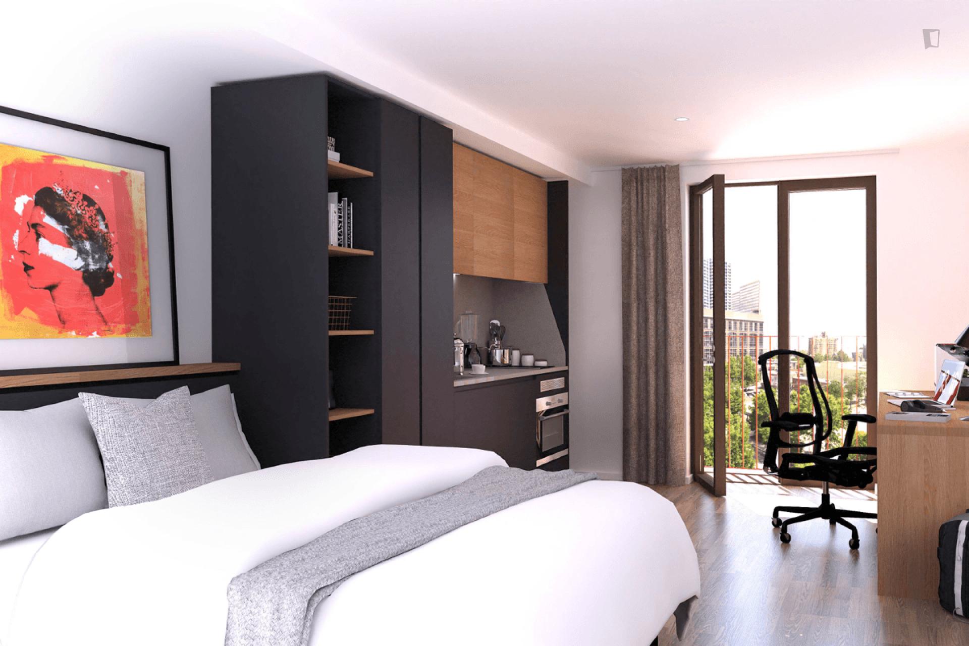 Modern double bedroom in a 3-bedroom apartment near ...