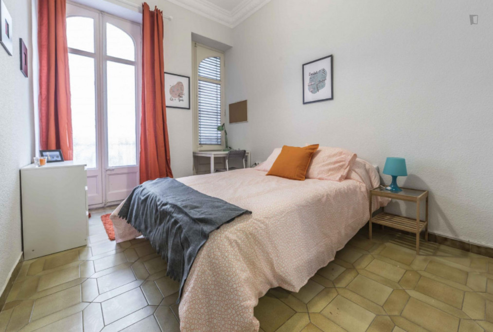 Comfy single bedroom in a 5-bedroom apartment, in the L’eixample neighbourhood