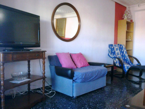 Homelike single bedroom next to Amistat-Casa de Salud ...