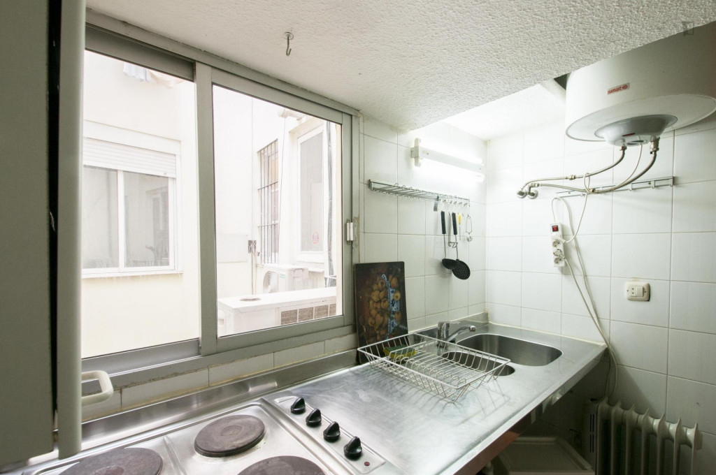 Awesome studio-apartment close to the Plaza de España metro station