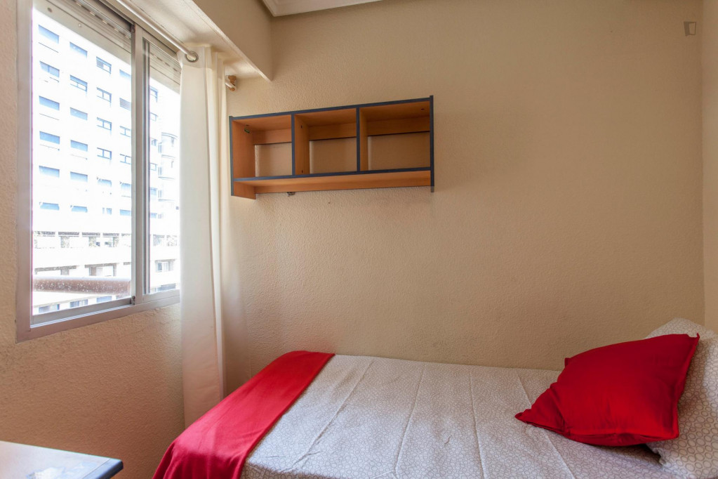 Enjoyable single bedroom in Ciutat Jardí