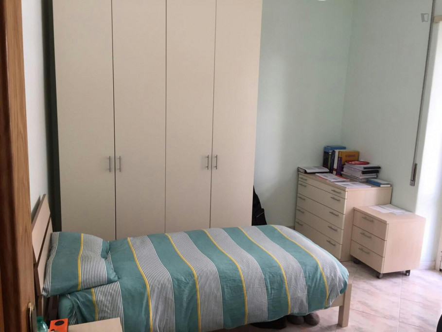 Bright single bedroom near Gemeli train station