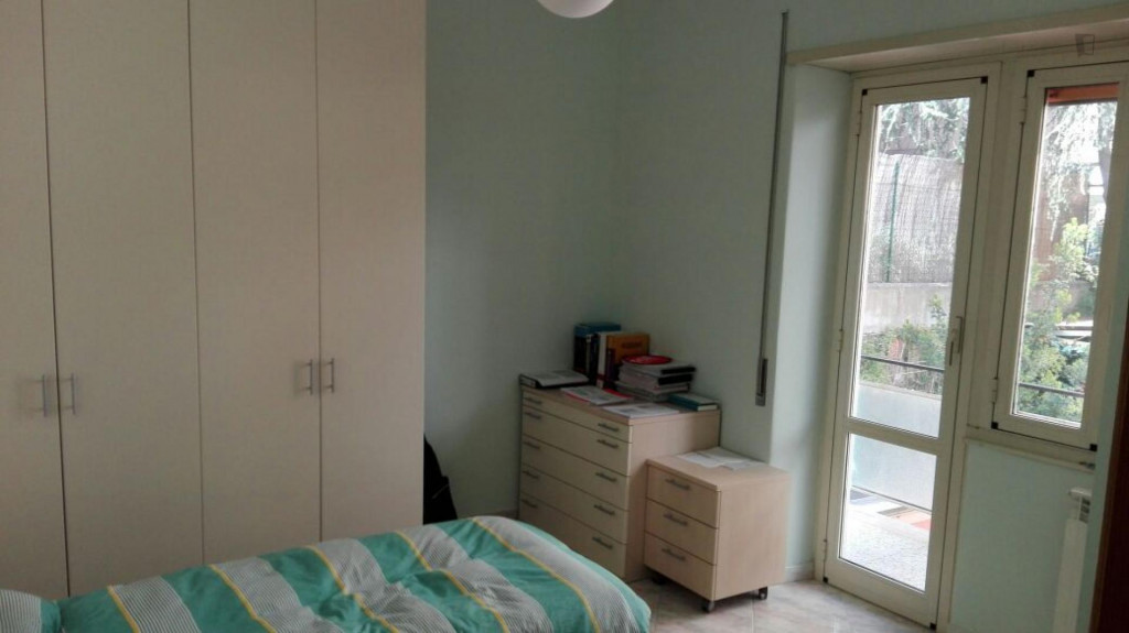 Bright single bedroom near Gemeli train station