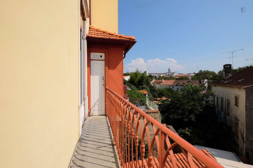 Light single bedroom close to Jardim da Sereia da Universidade de Coimb