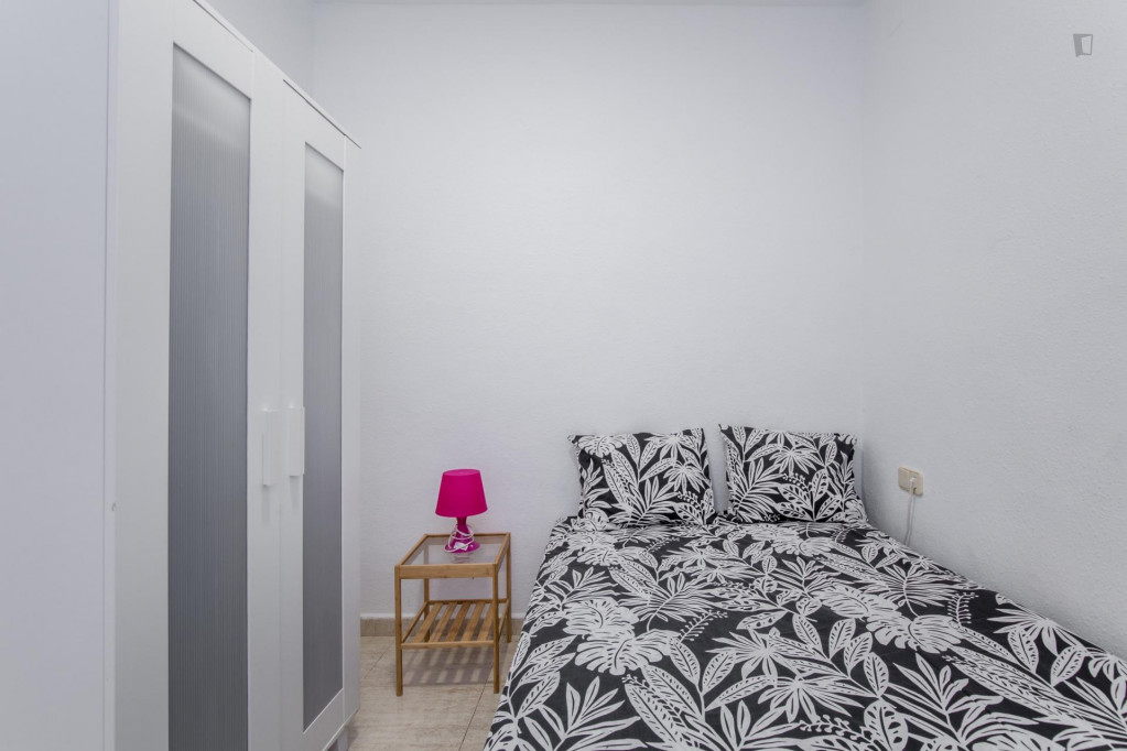 Lovely double bedroom close to Universidad Internacional Menéndez Pelayo - Barcelona campus