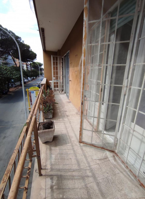 Cool single bedroom with balcony