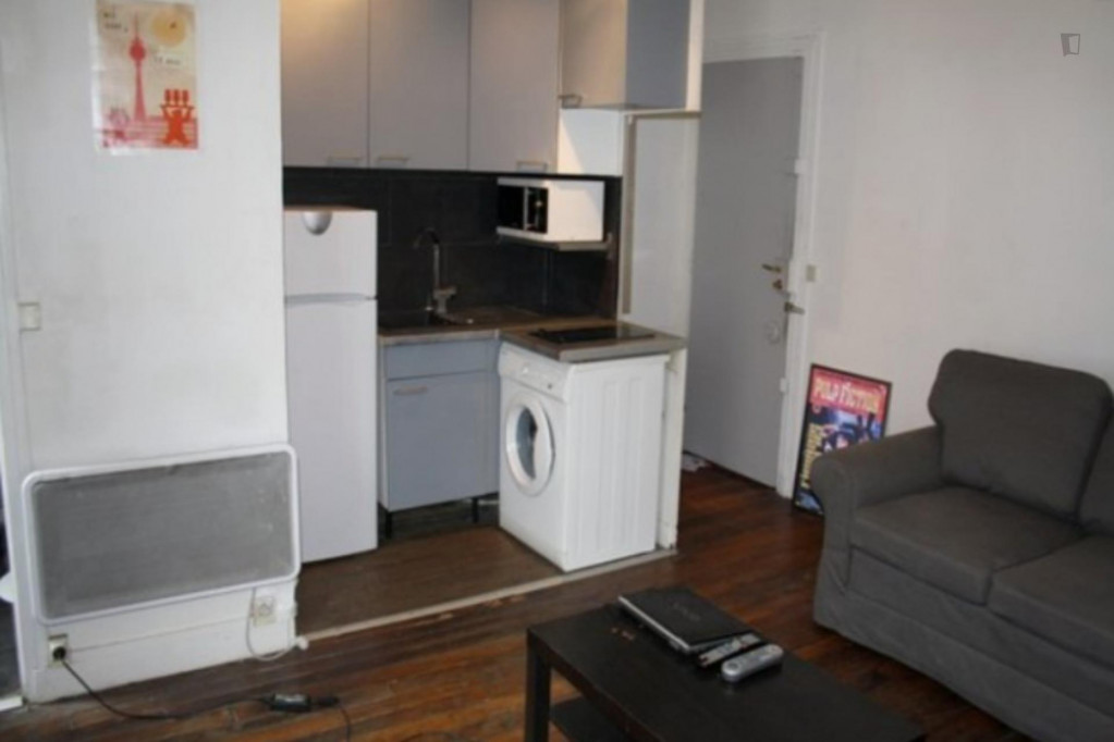 Cozy studio near Place de Clichy metro station