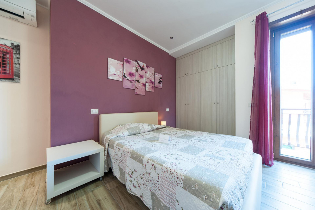 Charming double ensuite bedroom in residential Torre gaia