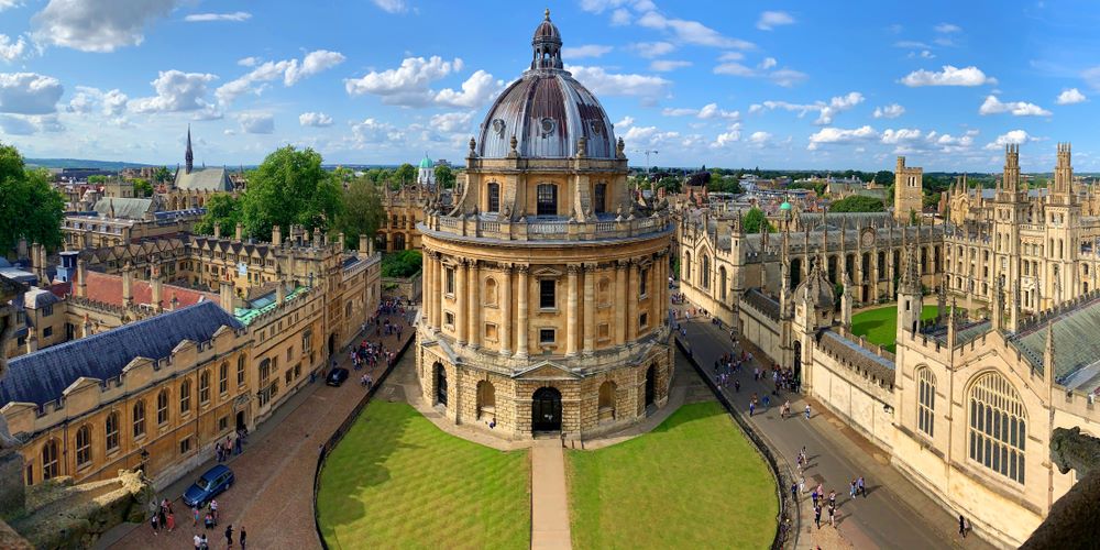 Oxford vs Cambridge Uni